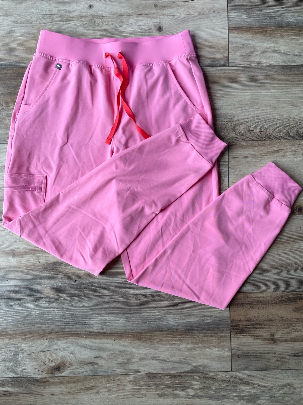 🩷Figs sunrise pink jogger scrubs🩷